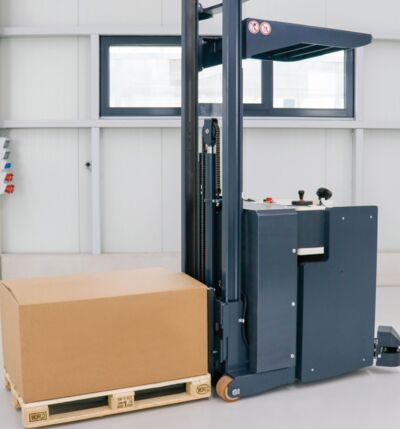 Logistics / Automated Guided Vehicles - FC Lifter Forklift AGV with Dual Mode from IBG