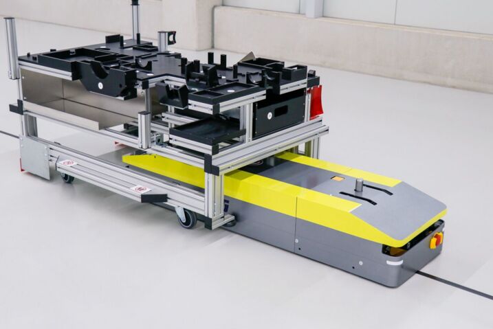 Logistics / Automated Guided Vehicles - FC 450 for automatic transport of drive-less load carriers with lifting bolts from IBG